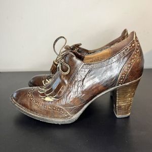 Born Crown Perrine Wingtip 3" Heels Brown Brush Off Kiltie Tassel Women's 39/8M